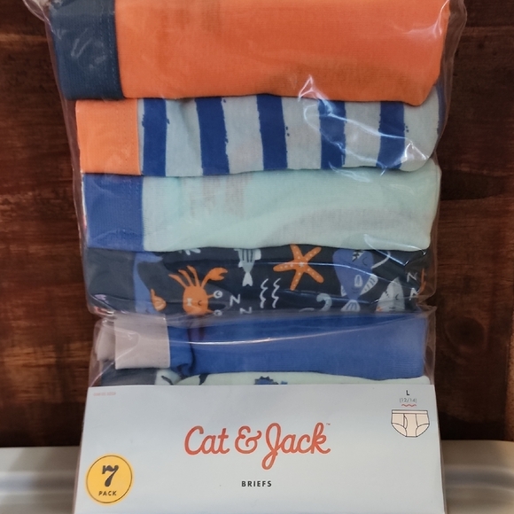 Cat & Jack Boys' Underwear Set with Ocean Theme - Picture 3 of 5